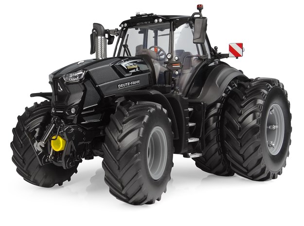 Imagen de Maqueta DEUTZ-FAHR 8280 TTV WARRIOR GLOSS BLACK con ruedas traseras gemelas - Edición limitada